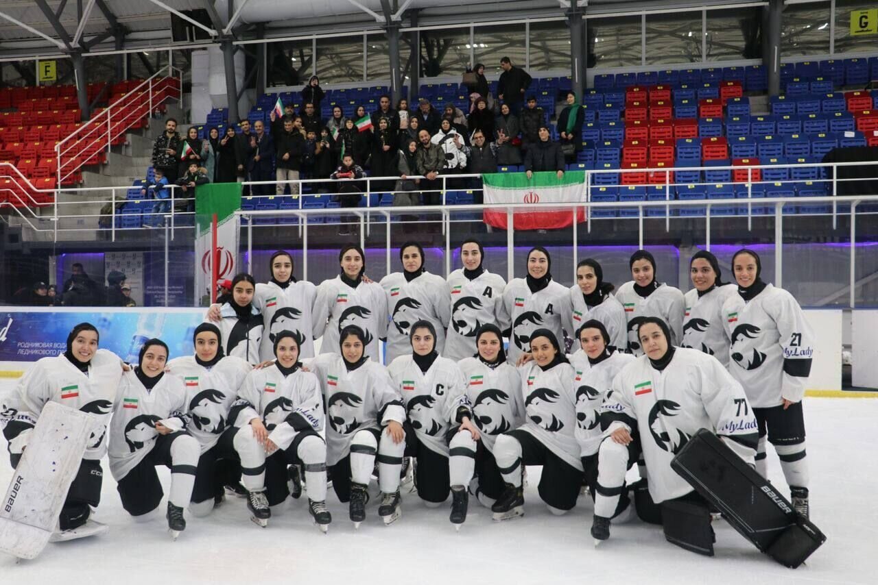 伊朗女子国家冰球队，专家评委评选1402支最佳阵容